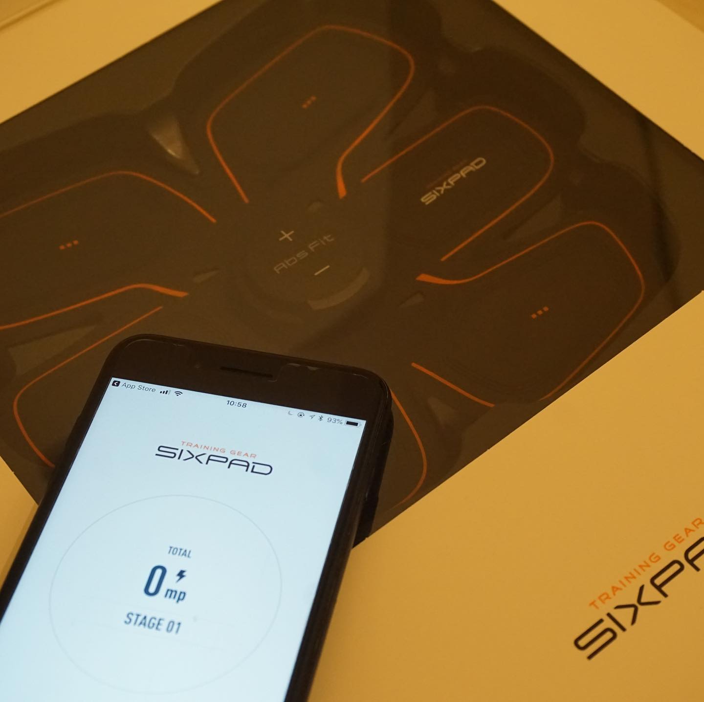 腹筋は貼るだけ！長期愛用で得た引き締めの真実